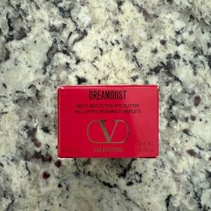 Valentino Dreamdust, Multi-Reflective Glitter Eyeshadow in Go for Gold (02)